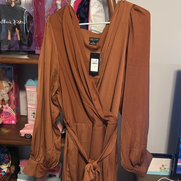 NWT City Chic Dress Opulent in Toffee Size 18 - Picture 4 of 7